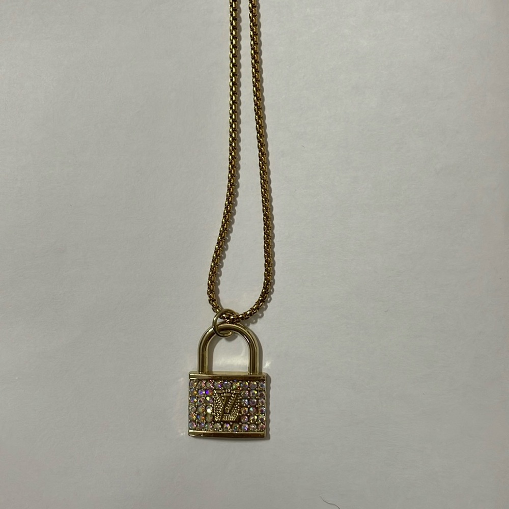 Lv Padlock With Unbranded Box Chain Preowned